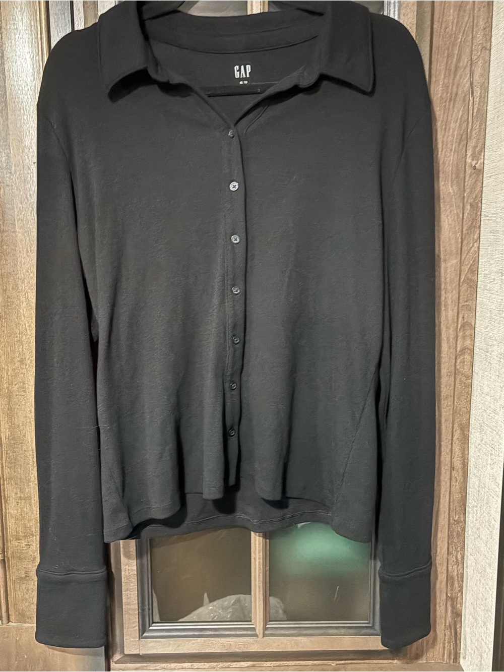 GAP Black Button-Front Collared Long Sleeve Shirt